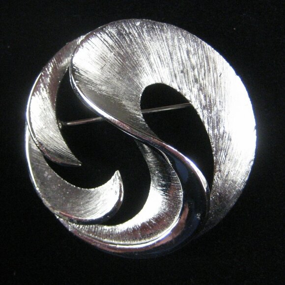 Abstract Pin Brooch Silvertone Metal 1.6 Inch Vintage Modern Round Swirl Wave - Picture 5 of 5